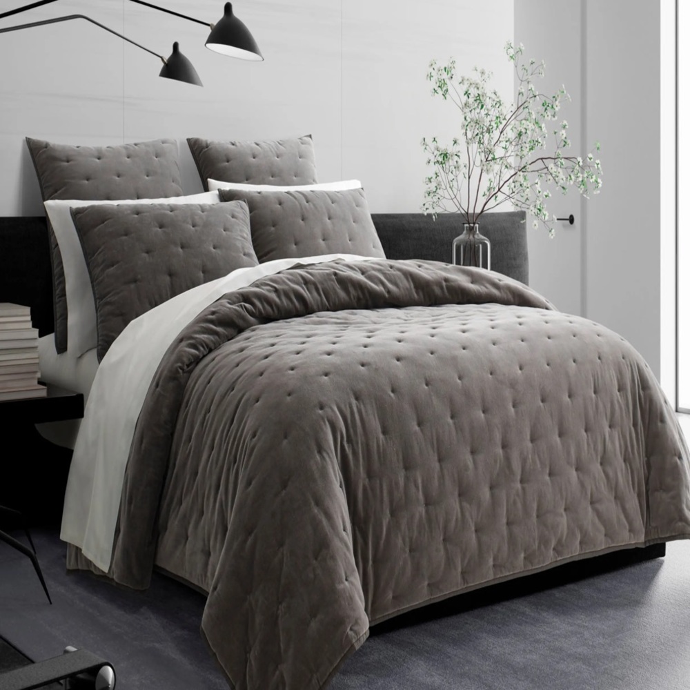 Vera Wang bed set Queen